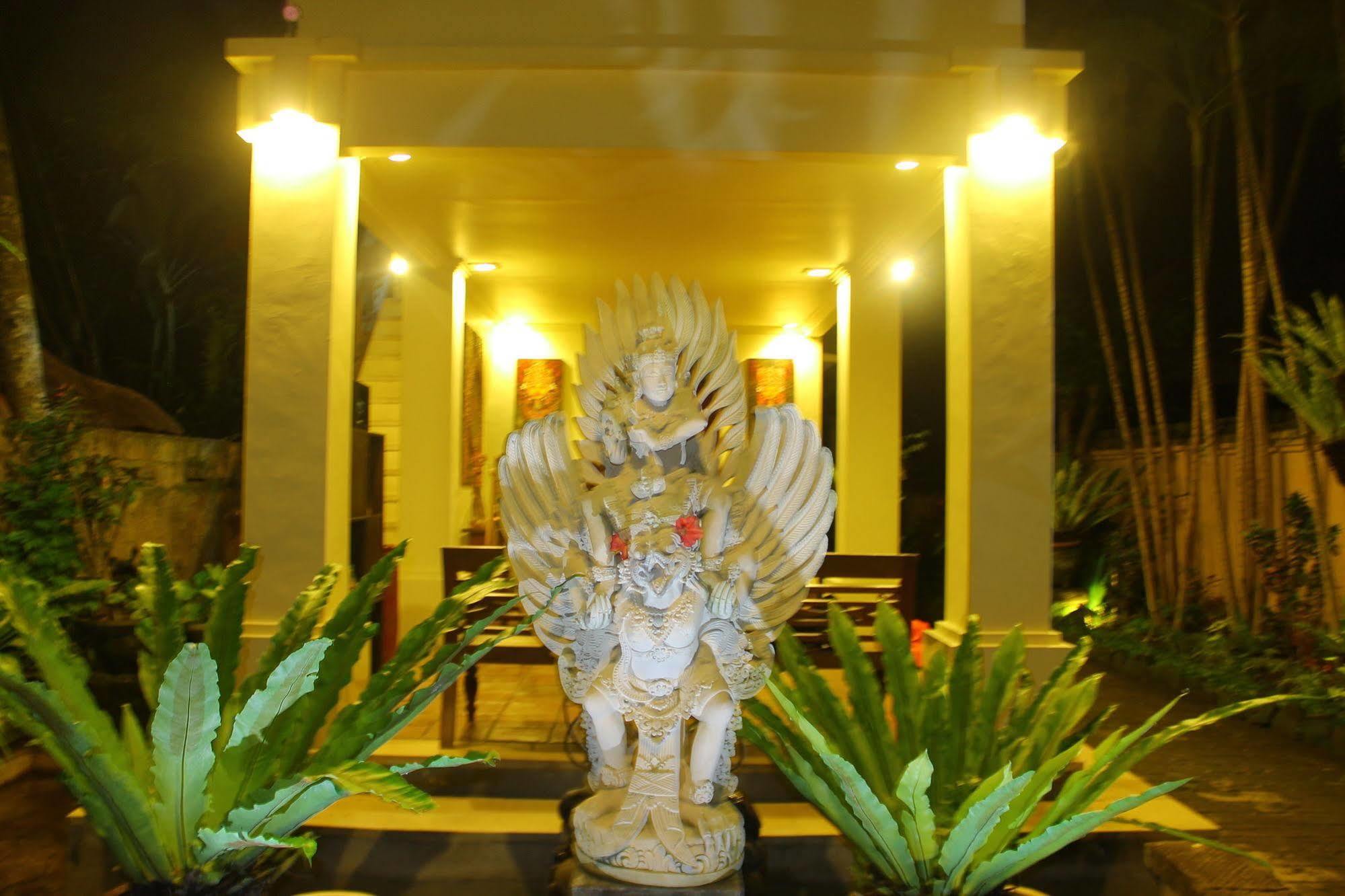 Gayatri Ubud Exterior photo